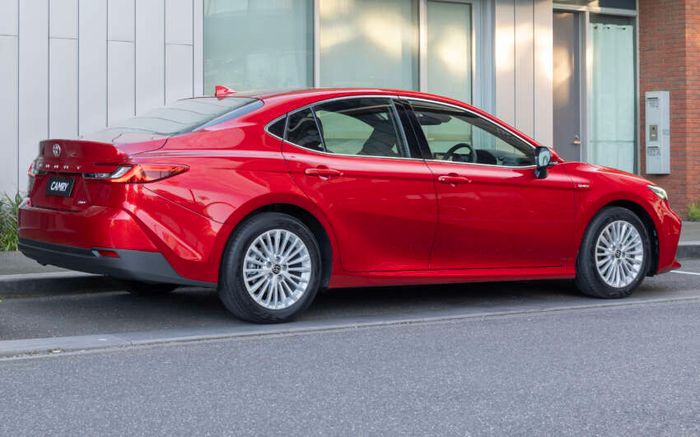 2025-Toyota-Camry_Australia-16-e1726728619373-850x531.jpeg