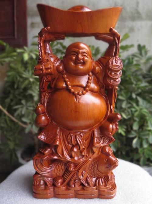 Phân biệt tượng Phật Di Lặc và tượng Thần Tài