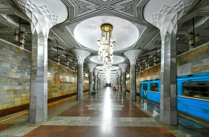 Mustakili Maydoni (Independence Square) Station in Tashkent