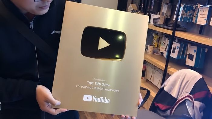 Nút kim cương đỏ YouTube là gì? Đã đạt mức cao nhất chưa?