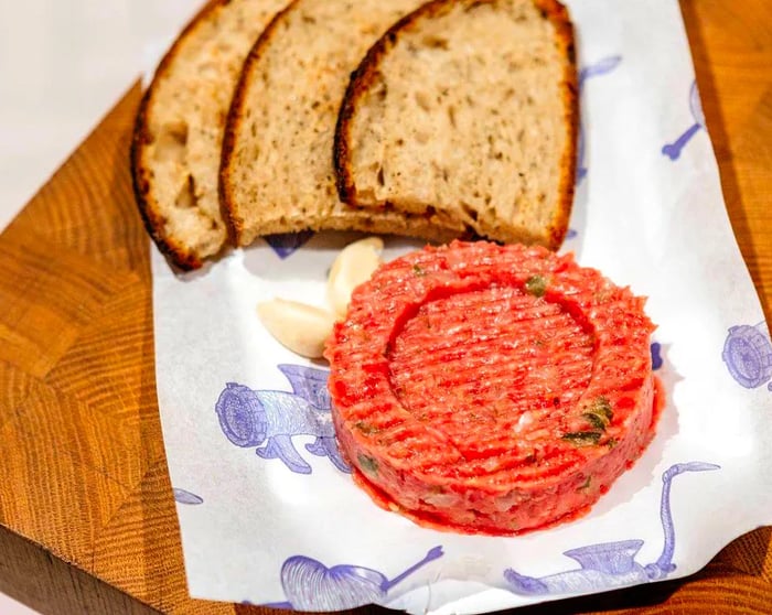 A serving of tartare accompanied by slices of toast.