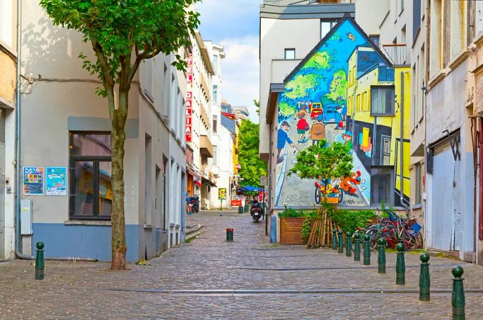 Rue de Chevreuil in Brussels showcasing the comic-style mural of Boule Bill