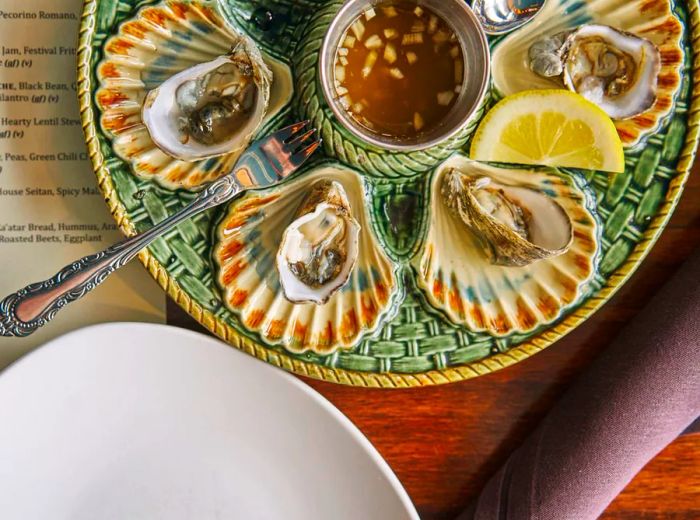 A beautifully arranged plate of oysters.