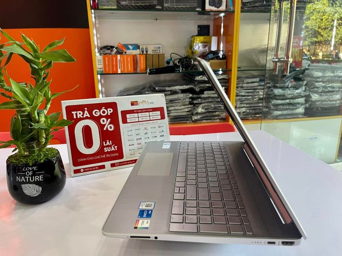 Hình ảnh Laptop Alpha 1