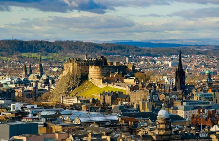 The central skyline of Edinburgh, dominated by the iconic Edinburgh Castle.