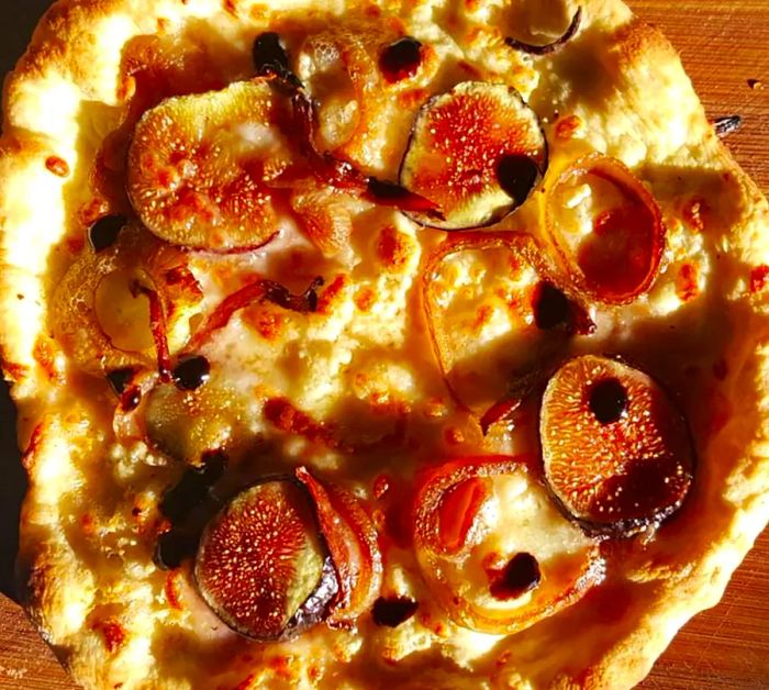 Aerial view of a pizza adorned with sliced figs.