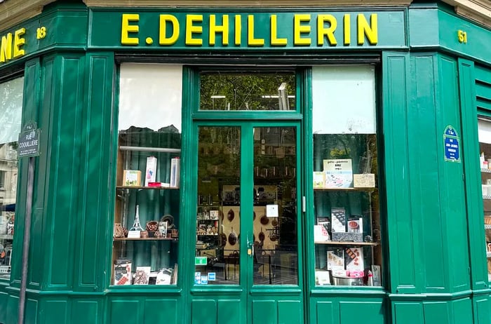 The inviting storefront of E. Dehillerin.