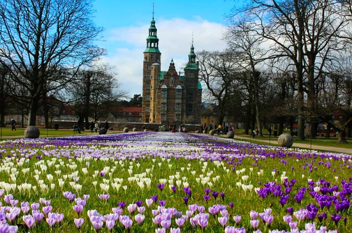 Rosenborg Castle nestled within the King's Gardens © Caroline Hadamitzky / Dinogo Planet