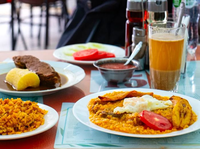 Dishes featuring majadito, rice, and keperi.