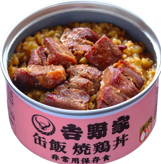 A can of chicken served over rice, adorned with Japanese text on the label.