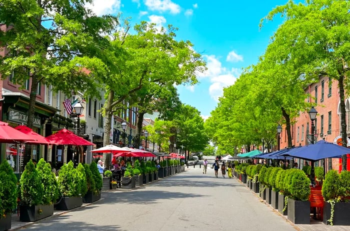 Patrons enjoying meals at outdoor tables along King Street, the town's main thoroughfare.