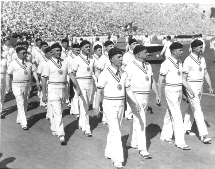 A black-and-white photograph of members of the US team parading in the opening ceremony of the 1932 Olympic Games in Los Angeles.