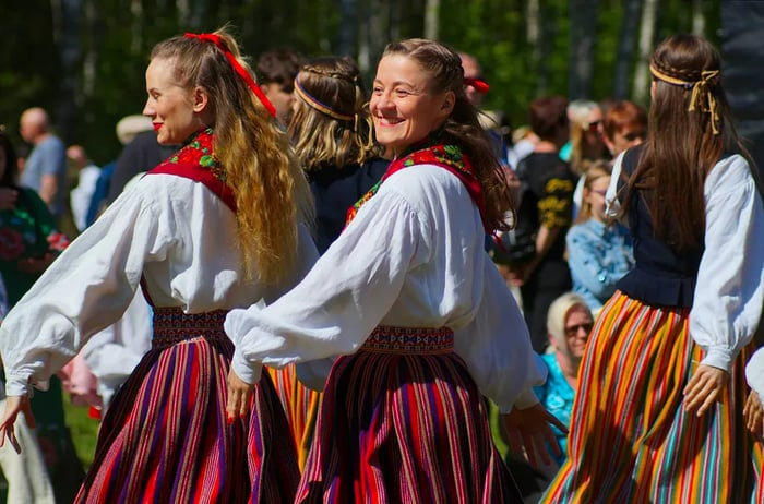 Women performing traditional Estonian dance