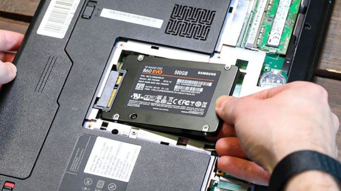 laptop-khong-bat-man-hinh-3