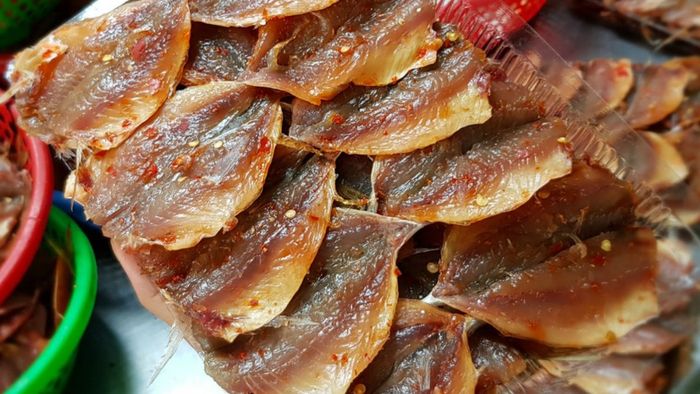 Kinh nghiệm chọn cá cho việc nướng cá chỉ vàng bằng nồi chiên không dầu