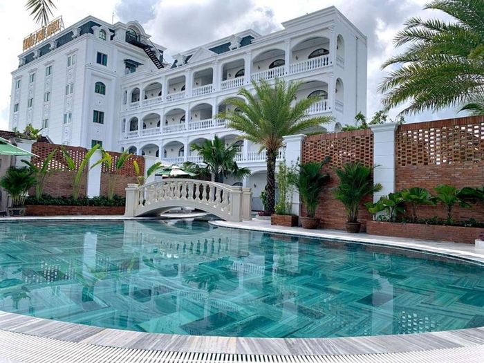 Khách sạn Thuận Phát