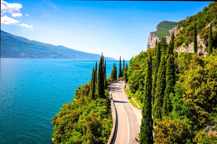 Orizzontale, Primavera, alpine, alpine landscape, blue lake, blue sky, europe, european, garda, garda lake, gardesana occidentale, italia, italian, italy, lake, lakes, landscape, landscapes, lombardy, natural park, nature, northern italy, road, roads, scenic road, scenic roads, southern europe, water