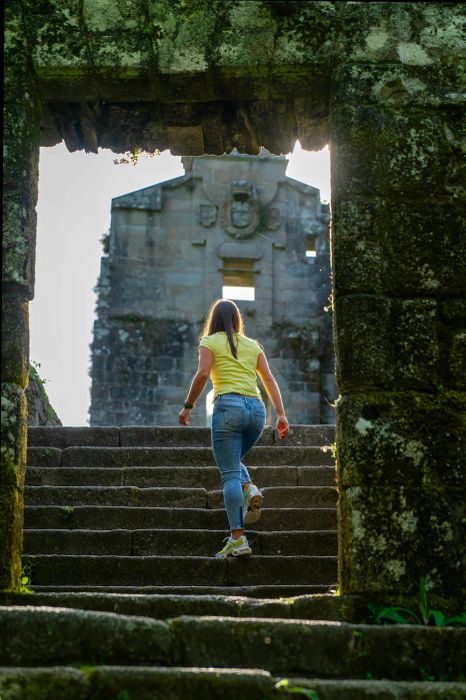 Estefanía Gonzalez guides us through the ruins of Fragas do Eume.