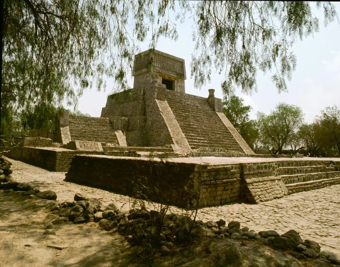 The small temple pyramid of Santa Cecilia Acatitlán, a unique fully restored Aztec period structure, was not part of the great Tenochtitlan complex but served the local community. Located directly north of the former Aztec island capital, it stands as a testament to the era’s architecture.