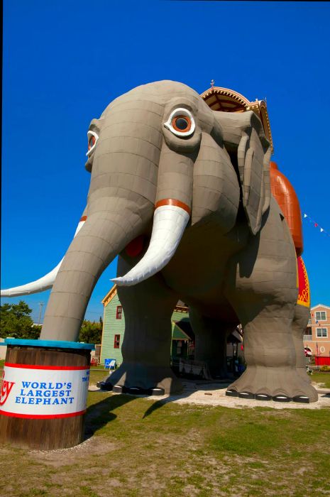 An image of the towering 65-foot Lucy the Elephant located in Margate, New Jersey