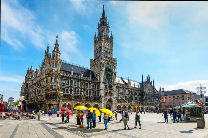 Tourists and guides congregate outside the New Town Hall at Marienplatz Square