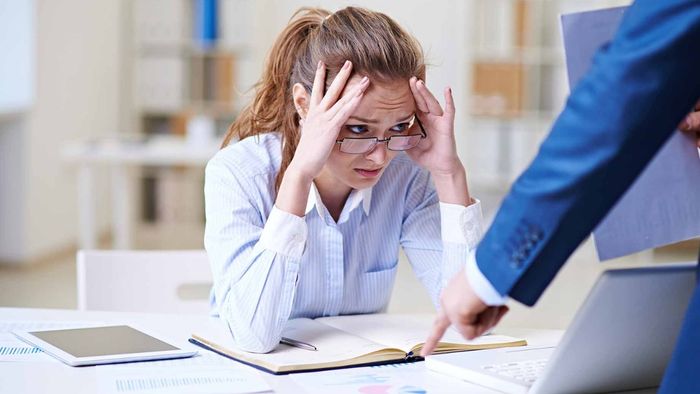 Biểu hiện của báo thủ là gì?