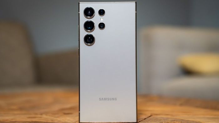 Samsung 3 camera Galaxy S24 Ultra