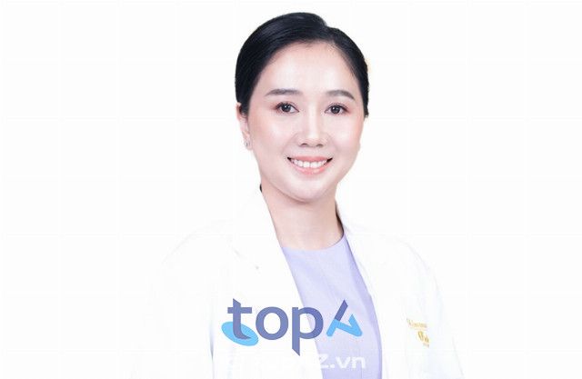 Bác sĩ thẩm mỹ trẻ tuổi