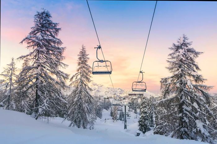 Vogel is renowned for its exceptionally long ski season, allowing for an extended enjoyment of the snow. Levente Fesus/500px