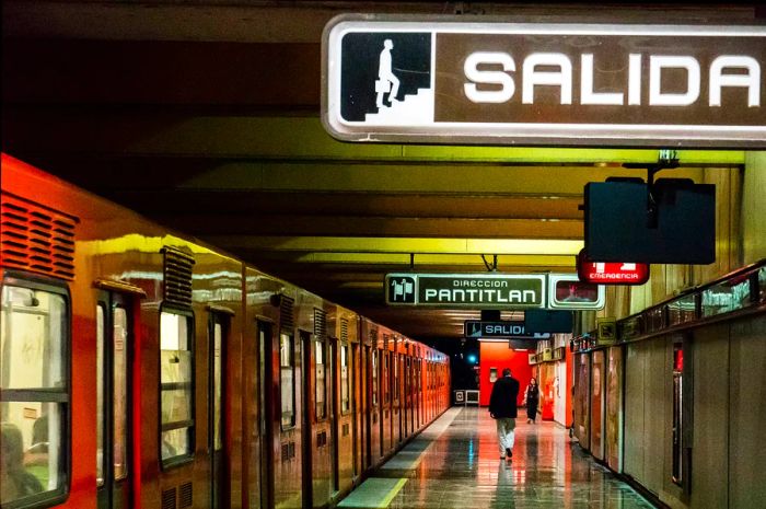 A platform at the Mexico City metro, with a train ready to depart.