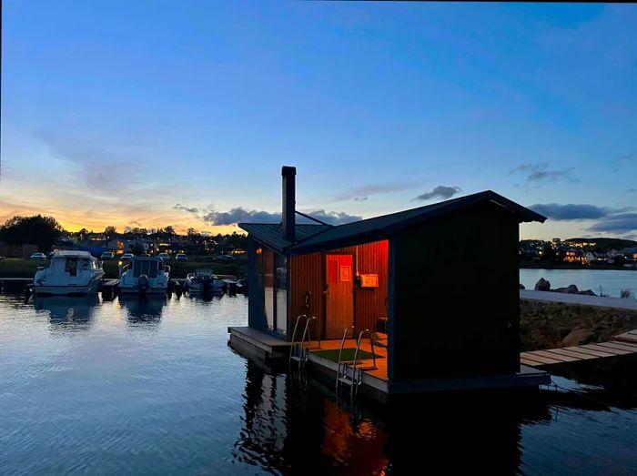 floating-sauna-at-horten.jpg