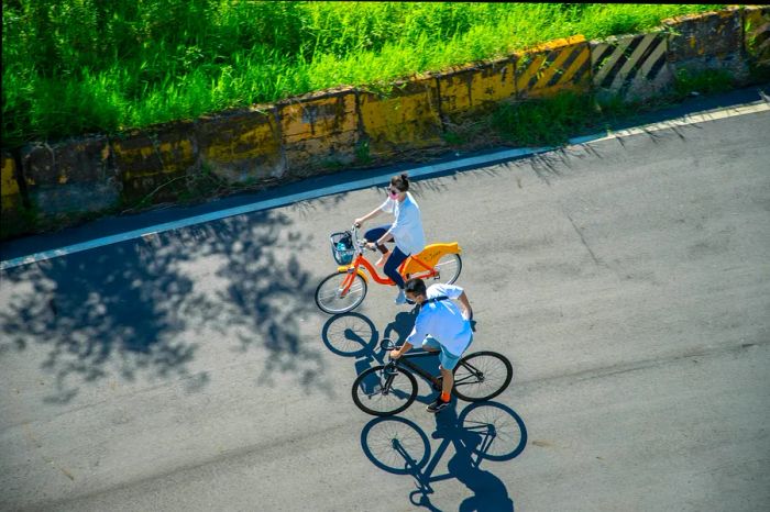 New Taipei Metropolitan Park features a natural ecological landscape with a circular bike path, located near Taoyuan Airport.