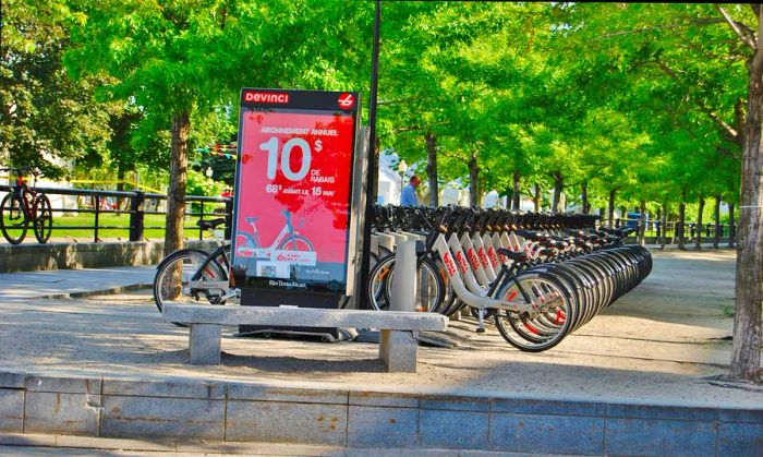 Navigate downtown Montréal effortlessly on a Bixi bike. Lissandra Melo/Shutterstock