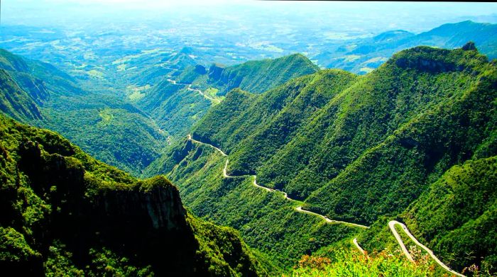 Lush green landscape of Serra do Rio do Rastro in Brazil