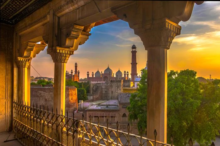 Views of mosques from the balcony of Lahore Fort at sunset