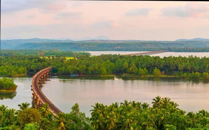 Railway bridge spanning the Sharavathi River at Honavar, Karnataka