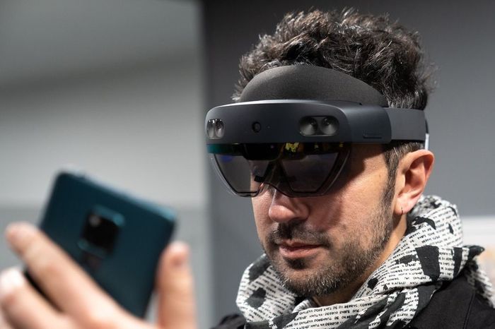 Microsoft đã quyết định ngừng sản xuất HoloLens 2