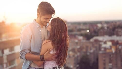 phản ứng của 12 chòm sao nữ khi nhận lời tỏ tình