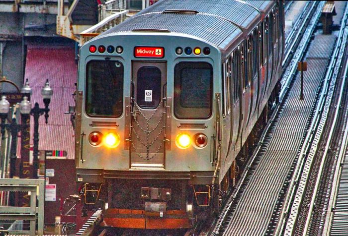 Chicago Metro Loop Line heading towards Chicago Midway International Airport