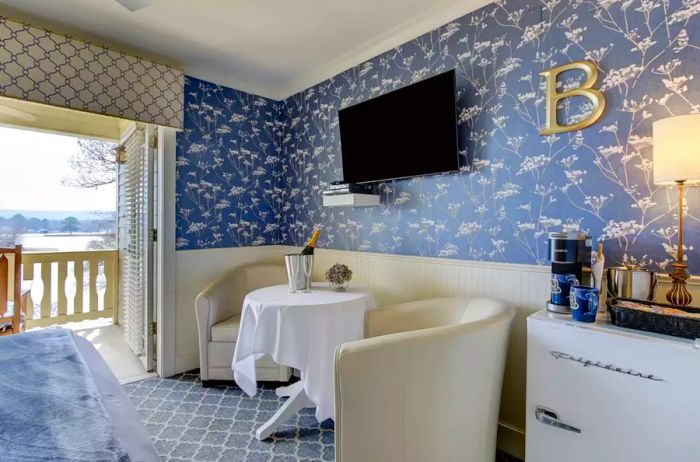 A guest room at Lookout Point Lakeside Inn