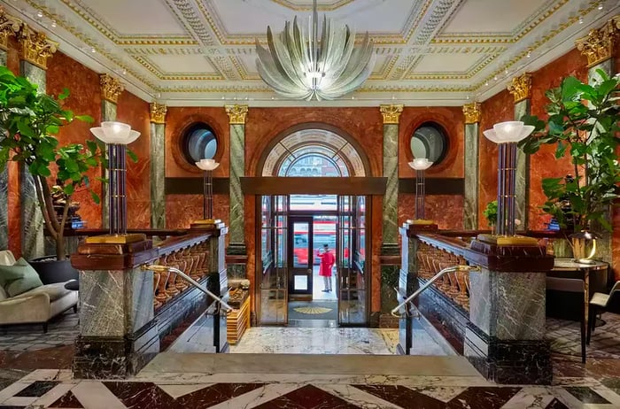 The lobby of the Mandarin Oriental Hyde Park hotel