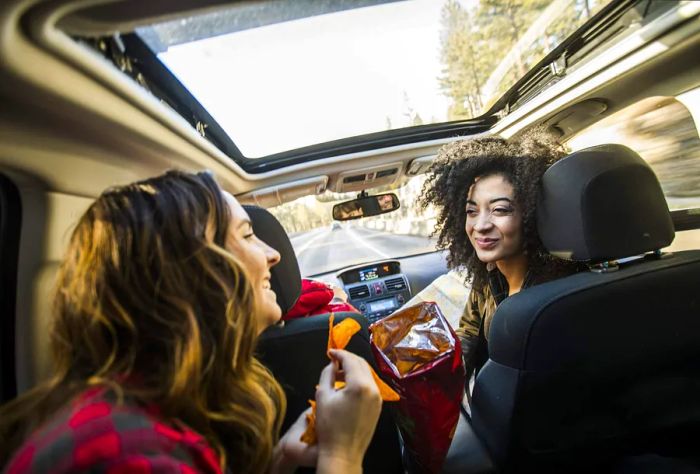 theme_car_roadtrip_people_friends_food_gettyimages-722214949_universal_within-usage-period_83131