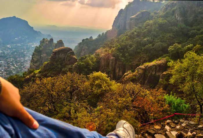 DEST_MEXICO_TEPOZTLAN_CERRO-TEPOZTECO_GettyImages-1156807128