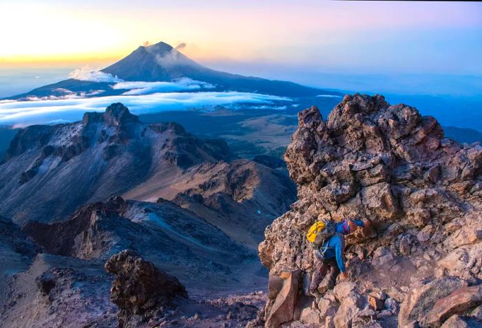 DEST_MEXICO_PUEBLA_Iztaccihuatl-and_Popocatépetl_Volcano GettyImages-1219335005