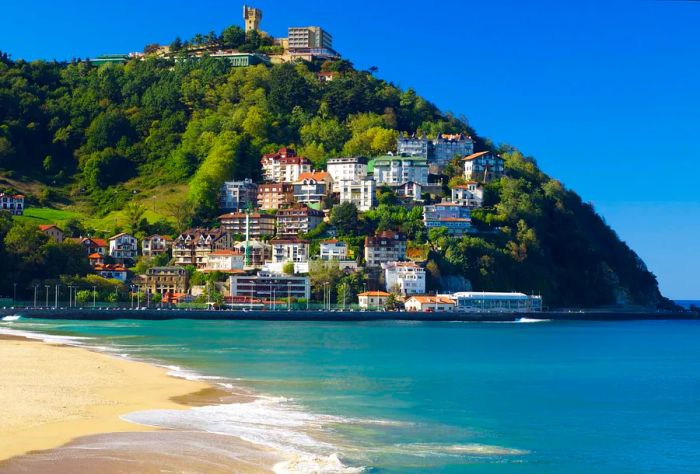 DEST_SPAIN_SAN-SEBASTIAN_ONDARRETA_BEACH_GettyImages-1084158410