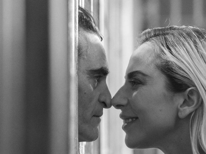 Joaquin Phoenix và Lady Gaga trong Joker: Folie À Deux