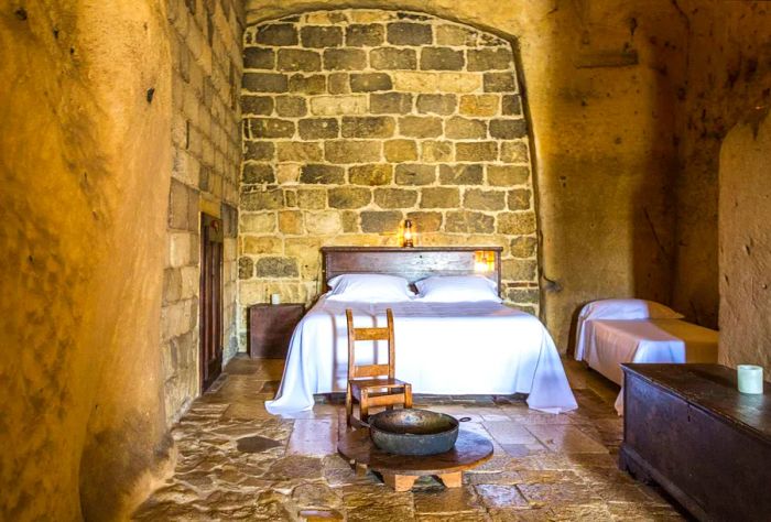 italy_matera_cave-hotel