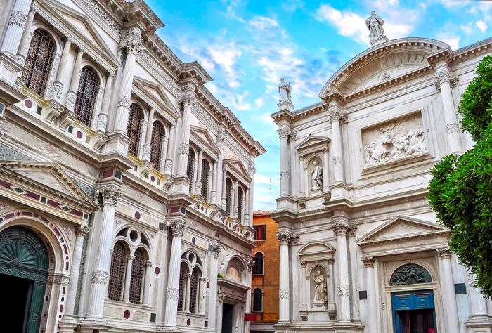 dest_italy_venice_scuola-grande-di-san-rocco_gettyimages-1359208638