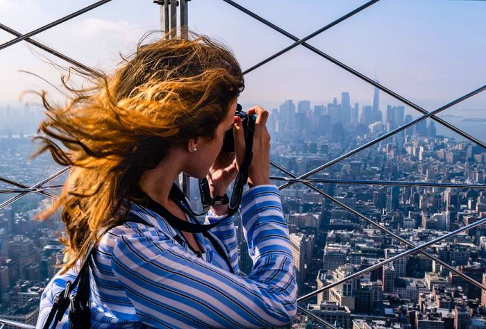 DEST_USA_NEW_YORK_EMPIRE_STATE_BUILDING_PEOPLE_WOMAN_GettyImages-1126437725