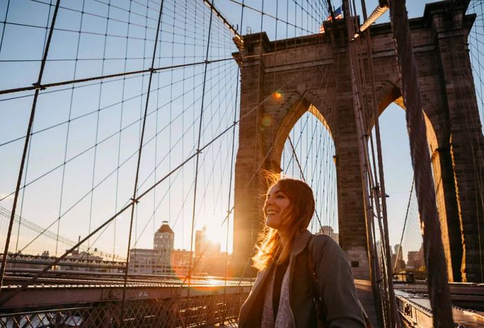 DEST_USA_NEW_YORK_WOMAN_BROOKLYN_BRIDGE_GettyImages-1138995555